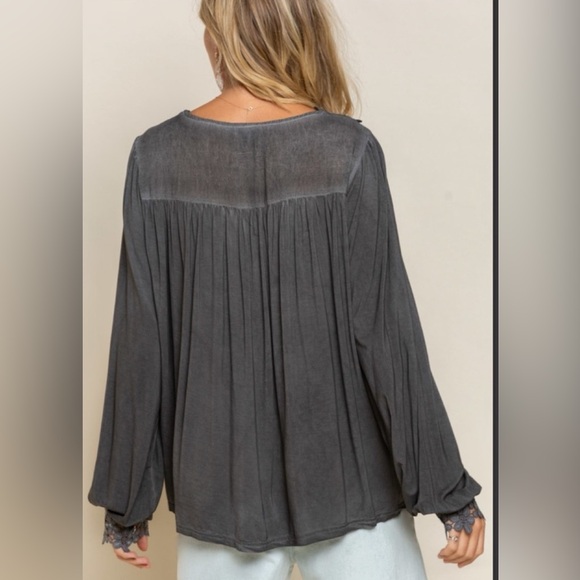 $55 start 210 LAST ONE  🎅🏻POL floral embroidered top - Picture 6 of 8